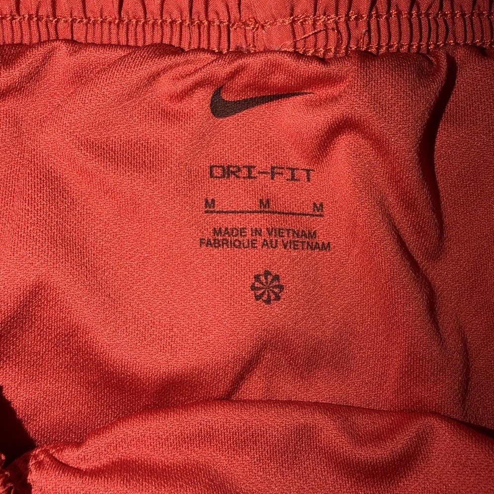Nike Womens Dri-FIT Mid-Rise 3" Lined Shorts Size Medium Rust Color - Picture 2 of 4